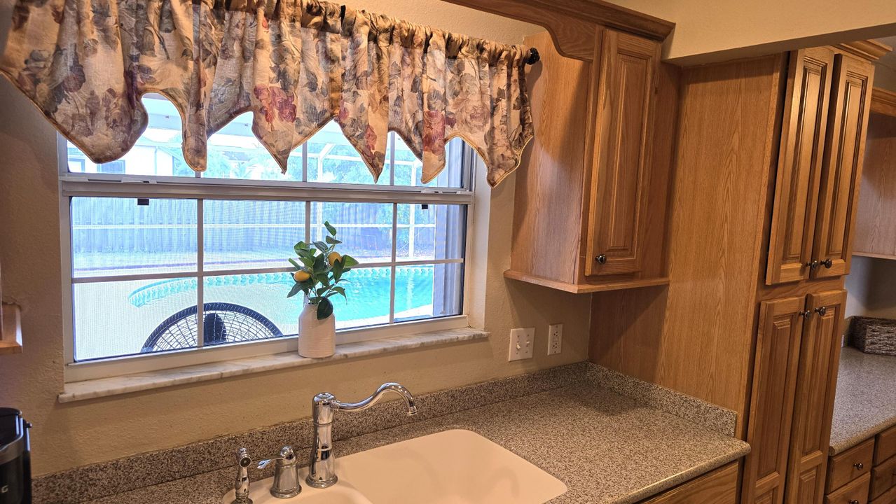 Active With Contract: $375,000 (3 beds, 2 baths, 1652 Square Feet)