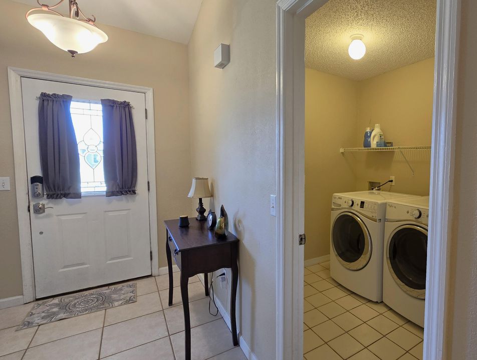 Active With Contract: $375,000 (3 beds, 2 baths, 1652 Square Feet)