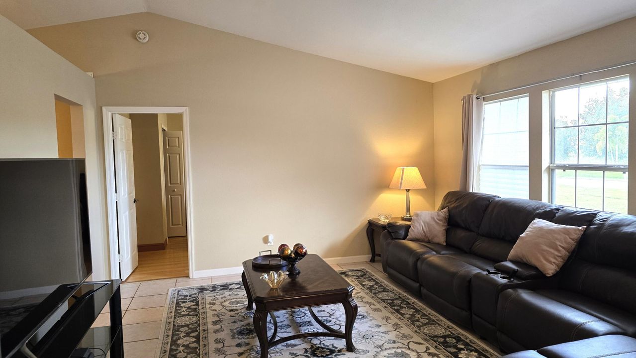 Active With Contract: $375,000 (3 beds, 2 baths, 1652 Square Feet)