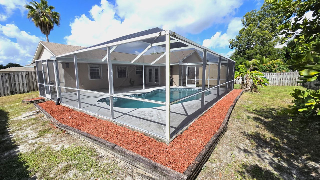 Active With Contract: $375,000 (3 beds, 2 baths, 1652 Square Feet)