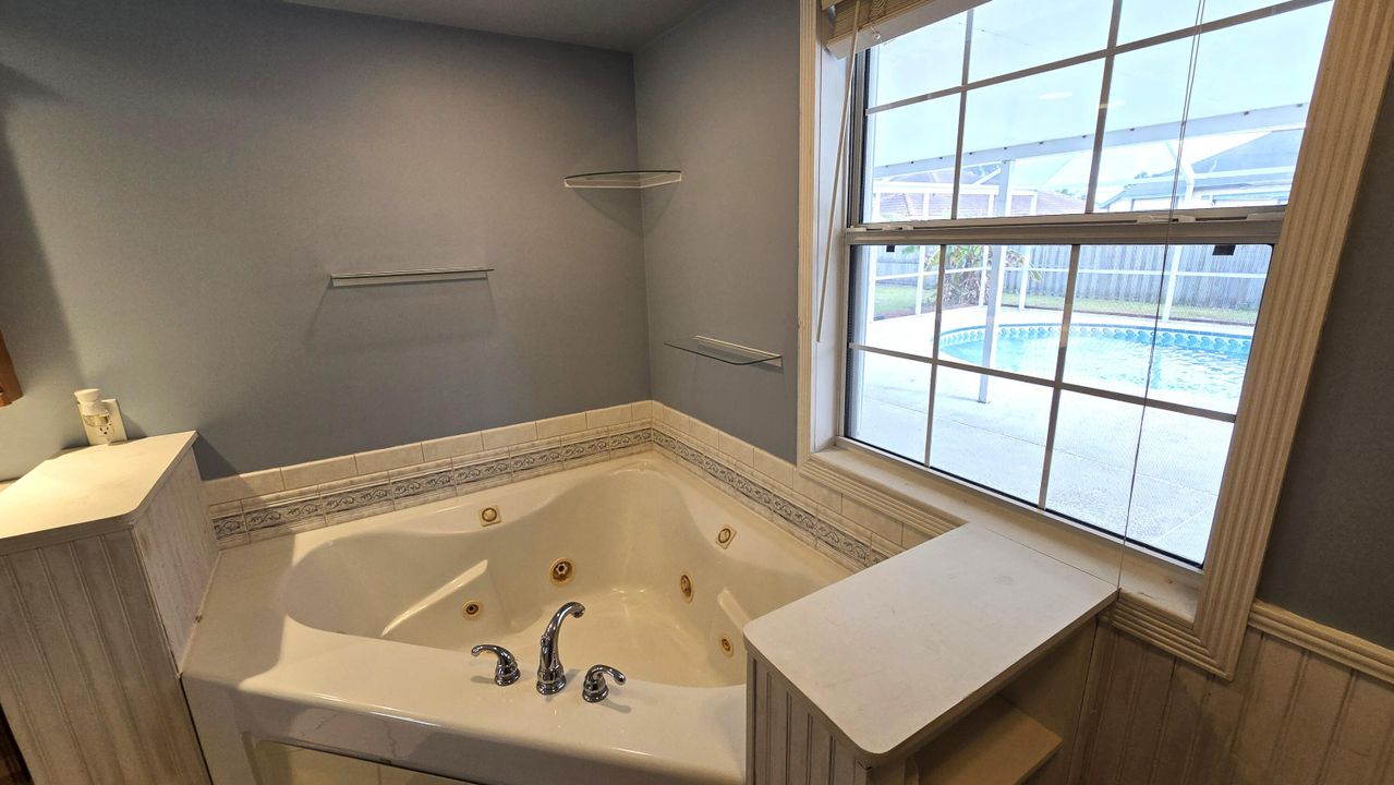 Active With Contract: $375,000 (3 beds, 2 baths, 1652 Square Feet)