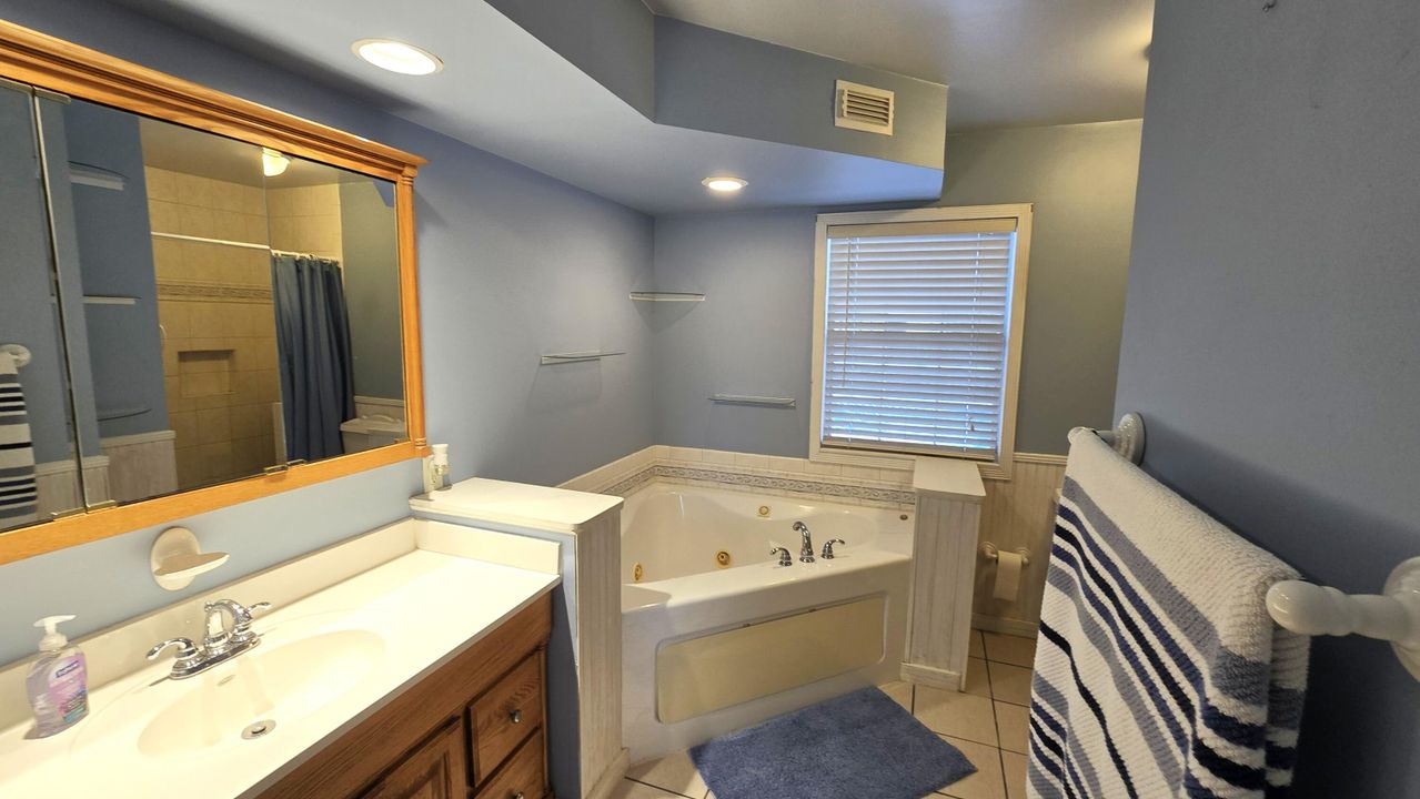 Active With Contract: $375,000 (3 beds, 2 baths, 1652 Square Feet)