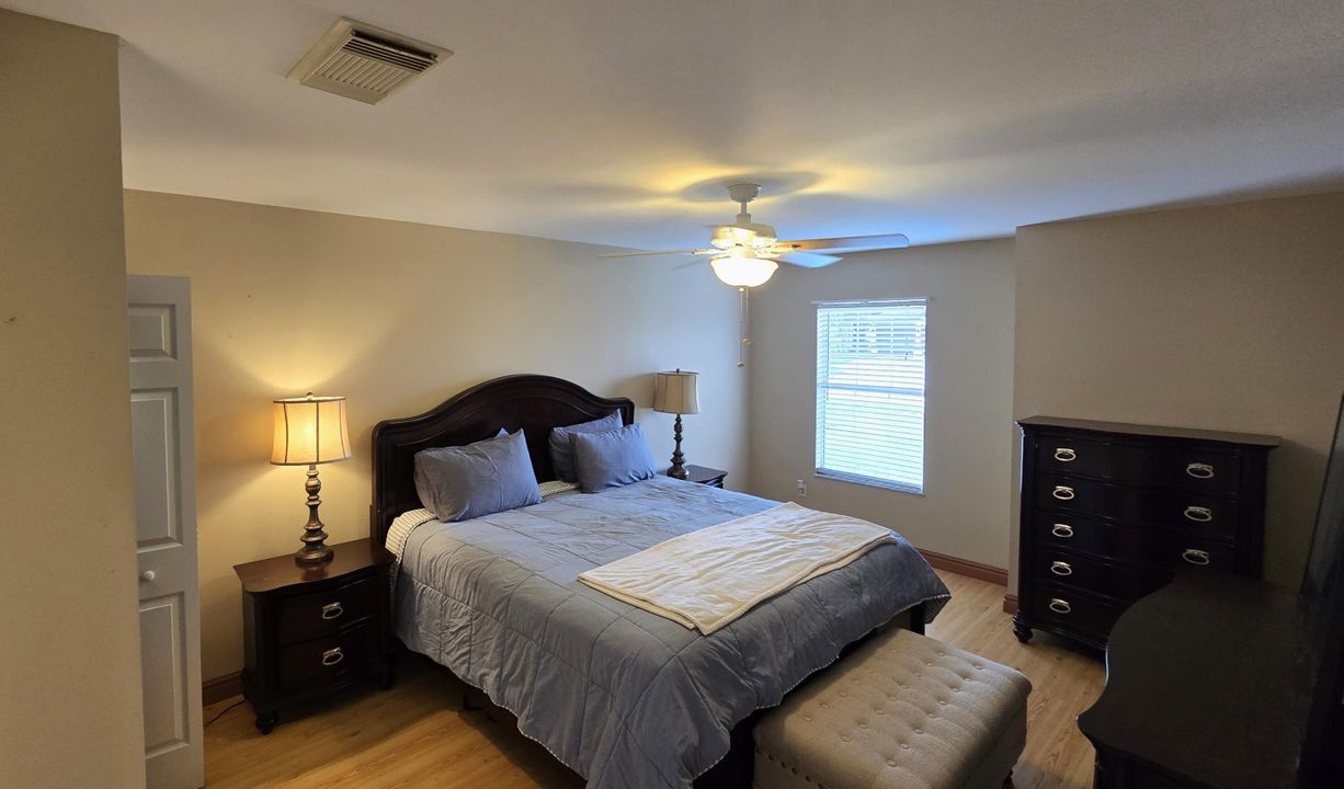 Active With Contract: $375,000 (3 beds, 2 baths, 1652 Square Feet)