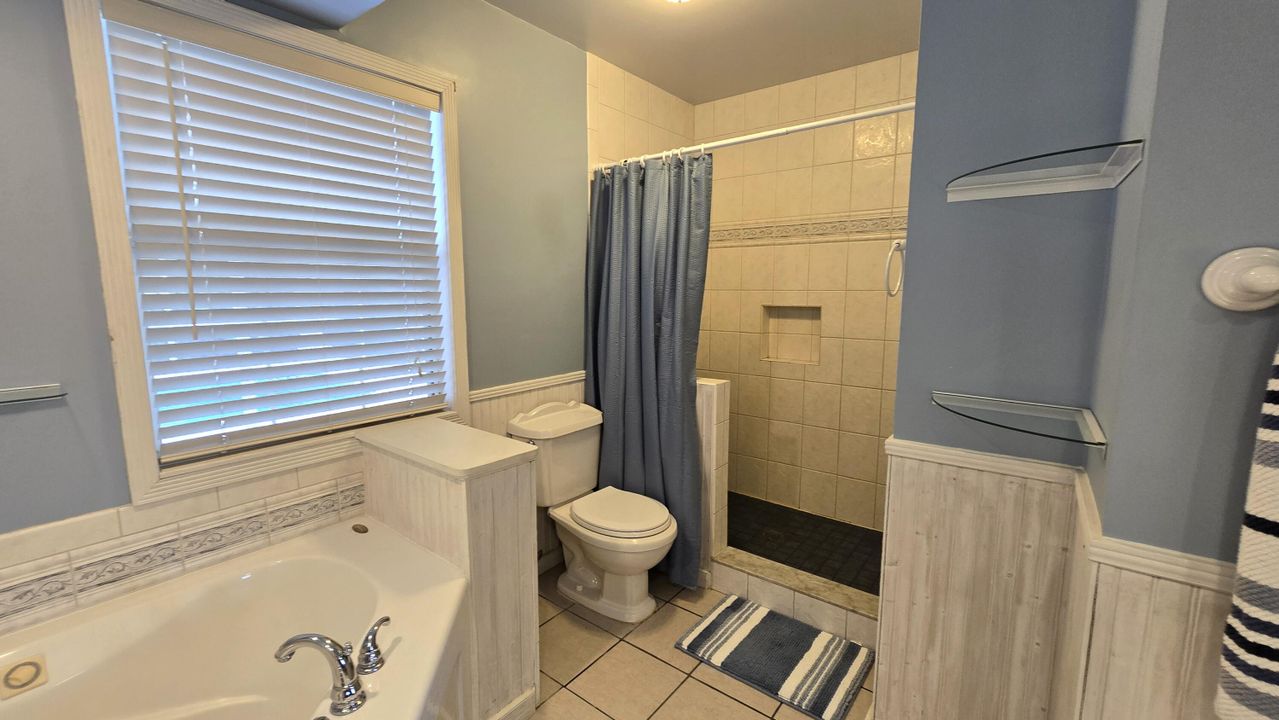 Active With Contract: $375,000 (3 beds, 2 baths, 1652 Square Feet)