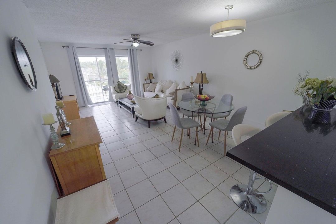 For Sale: $247,000 (2 beds, 2 baths, 1051 Square Feet)
