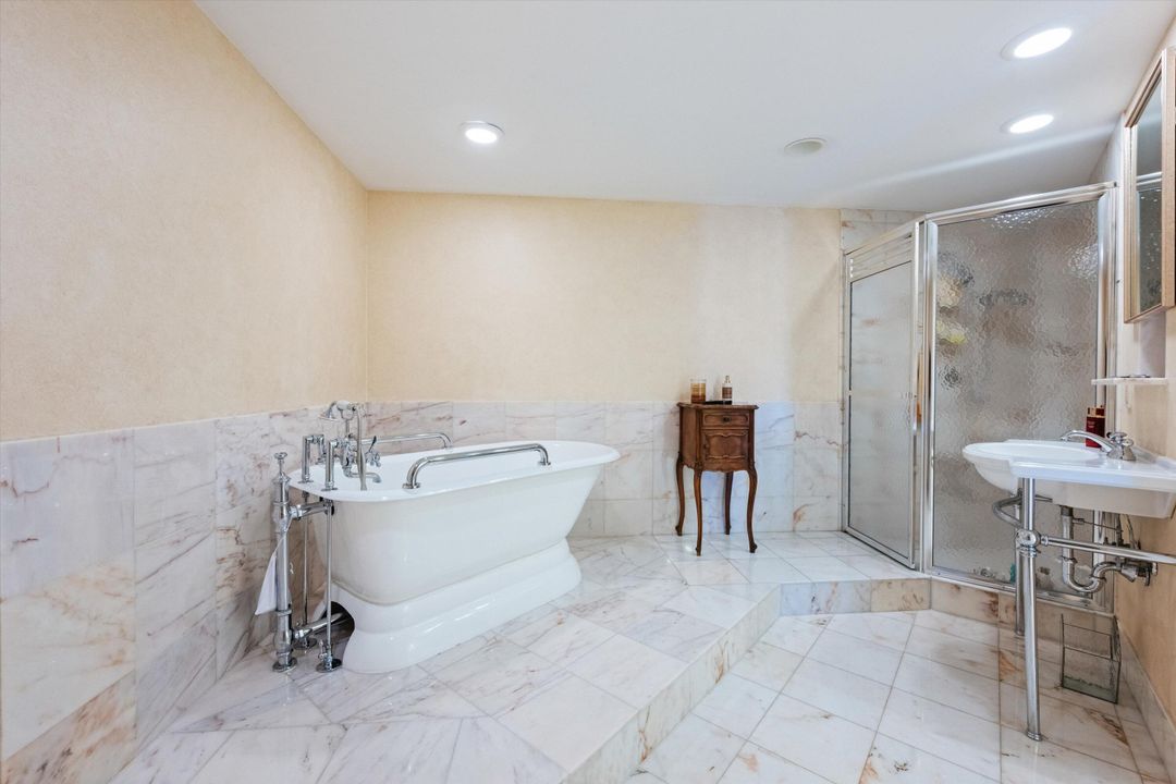 For Sale: $9,500,000 (3 beds, 4 baths, 3290 Square Feet)