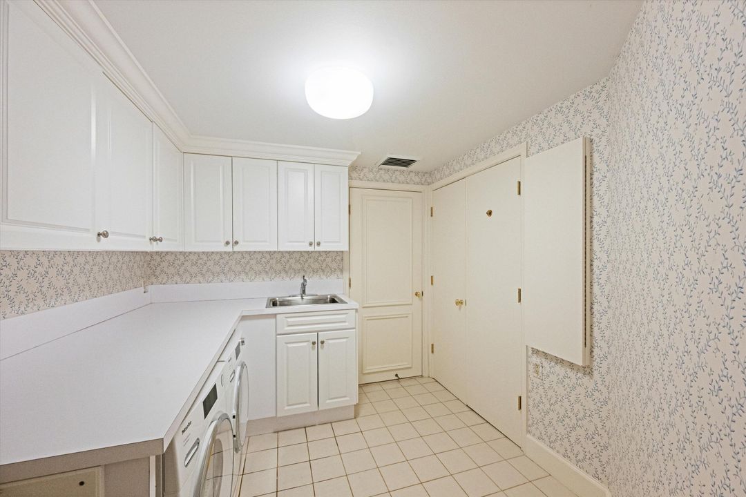 For Sale: $9,500,000 (3 beds, 4 baths, 3290 Square Feet)