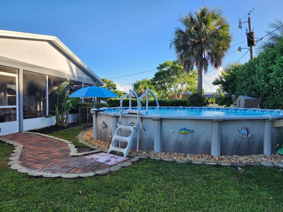 Active With Contract: $385,000 (3 beds, 2 baths, 1742 Square Feet)