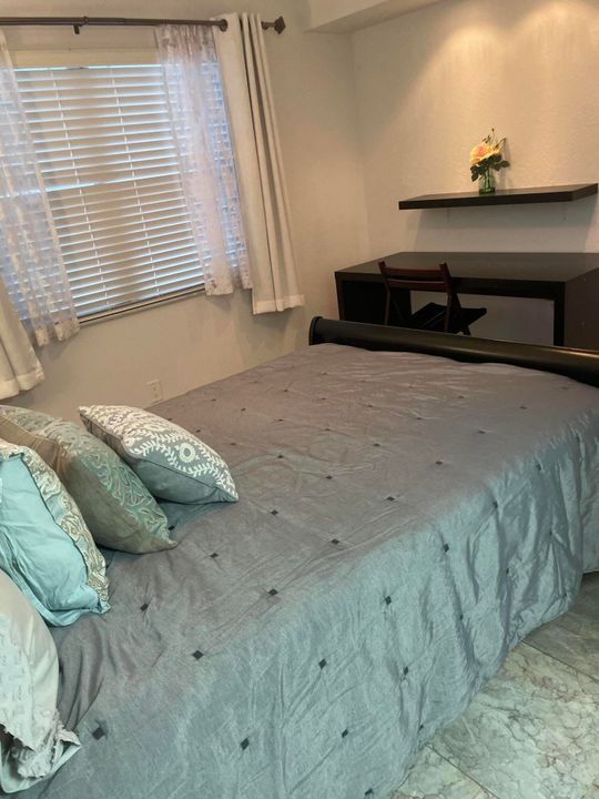 Activo con contrato: $2,195 (2 camas, 2 baños, 1210 Pies cuadrados)