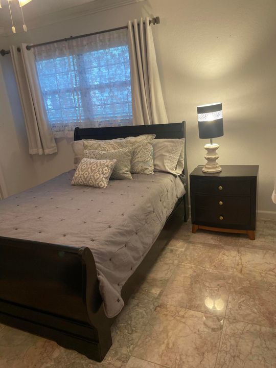 Activo con contrato: $2,195 (2 camas, 2 baños, 1210 Pies cuadrados)