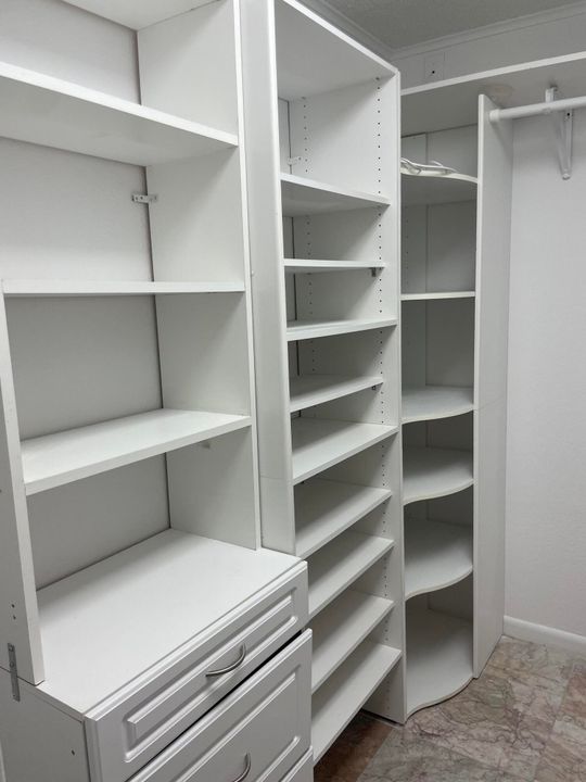 Activo con contrato: $2,195 (2 camas, 2 baños, 1210 Pies cuadrados)