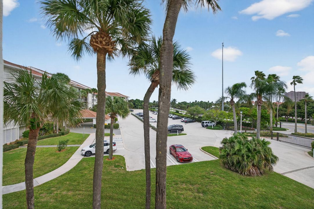 На продажу: $639,900 (2 спален, 2 ванн, 1332 Квадратных фут)