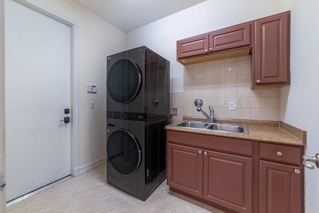 For Sale: $510,000 (3 beds, 2 baths, 2274 Square Feet)