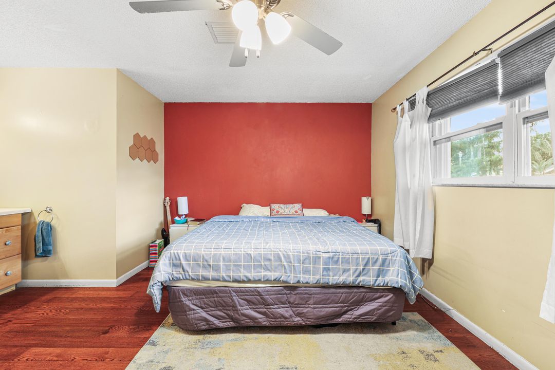 For Sale: $475,000 (3 beds, 2 baths, 1387 Square Feet)