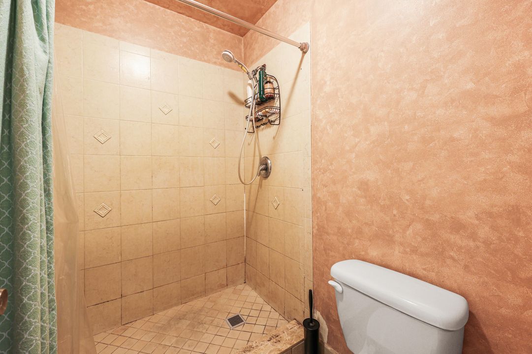 For Sale: $475,000 (3 beds, 2 baths, 1387 Square Feet)