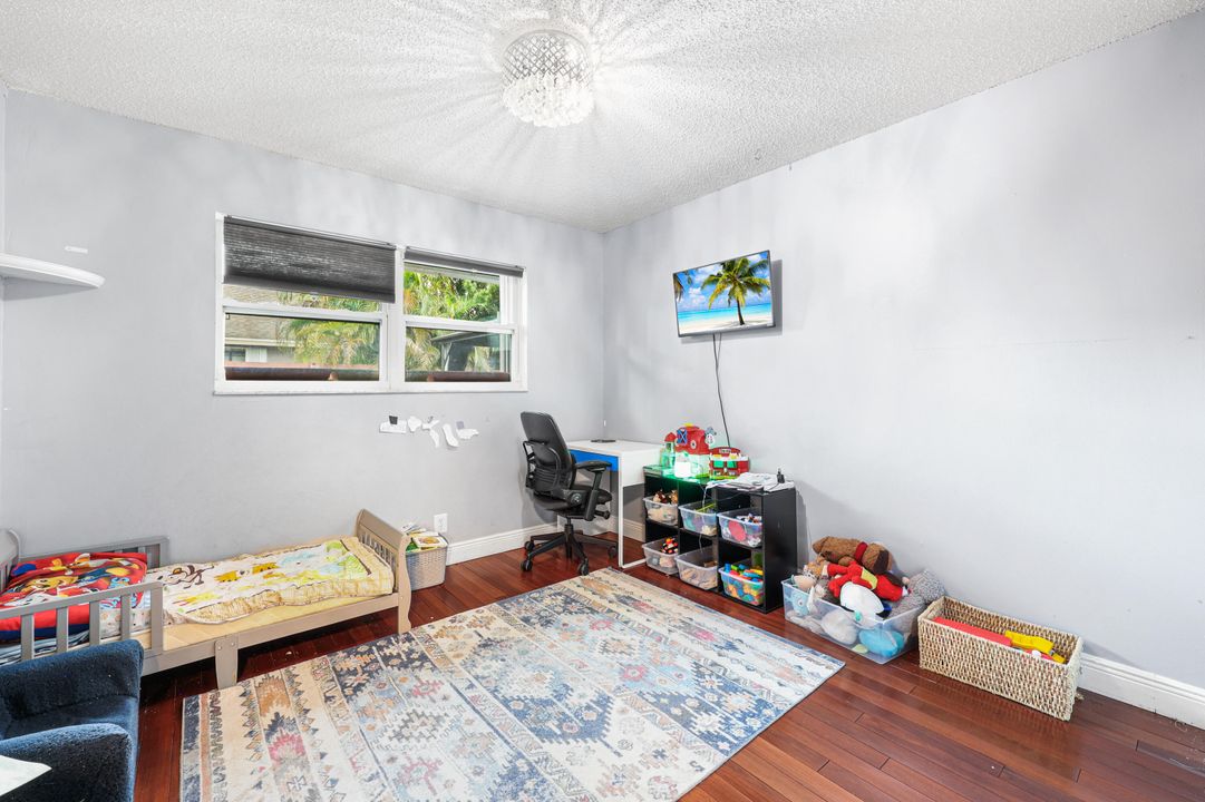 For Sale: $475,000 (3 beds, 2 baths, 1387 Square Feet)