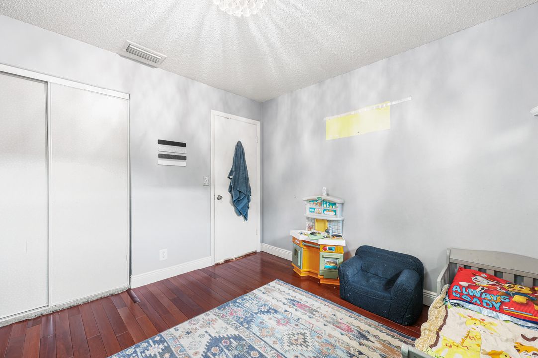 For Sale: $475,000 (3 beds, 2 baths, 1387 Square Feet)