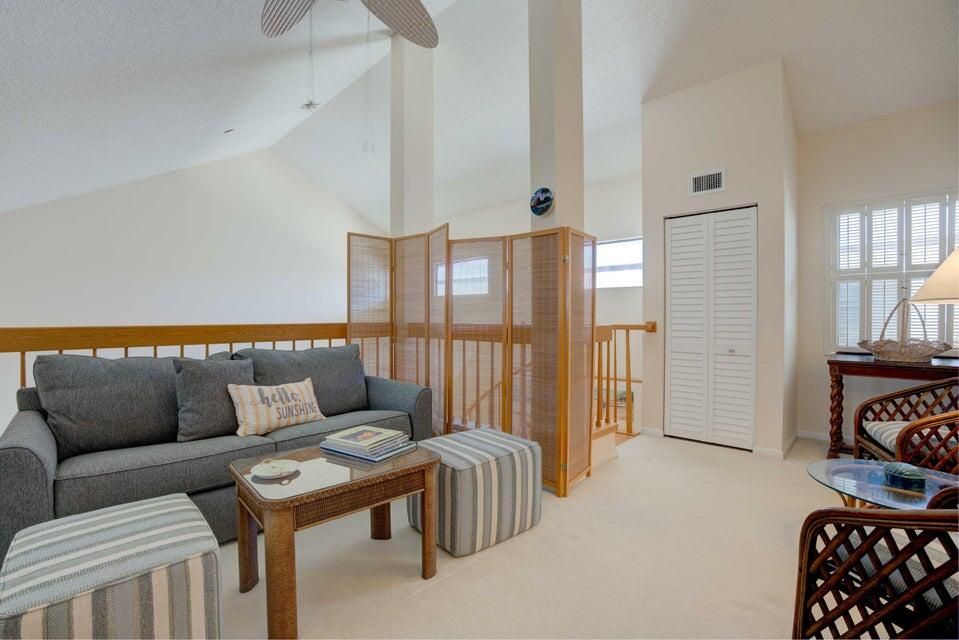 For Rent: $3,500 (3 beds, 2 baths, 1476 Square Feet)