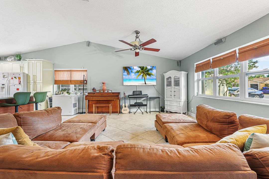 For Sale: $475,000 (3 beds, 2 baths, 1387 Square Feet)