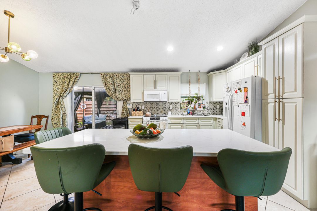 For Sale: $475,000 (3 beds, 2 baths, 1387 Square Feet)