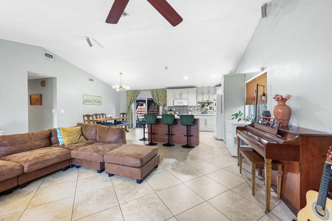 For Sale: $475,000 (3 beds, 2 baths, 1387 Square Feet)