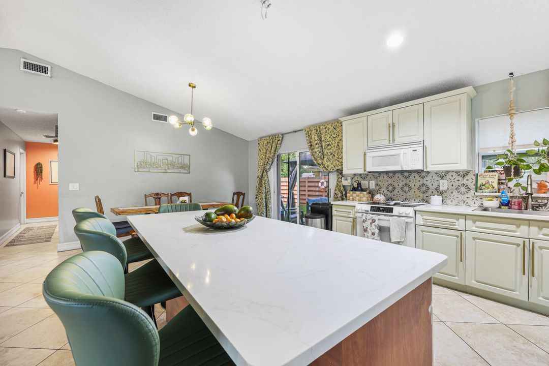 For Sale: $475,000 (3 beds, 2 baths, 1387 Square Feet)