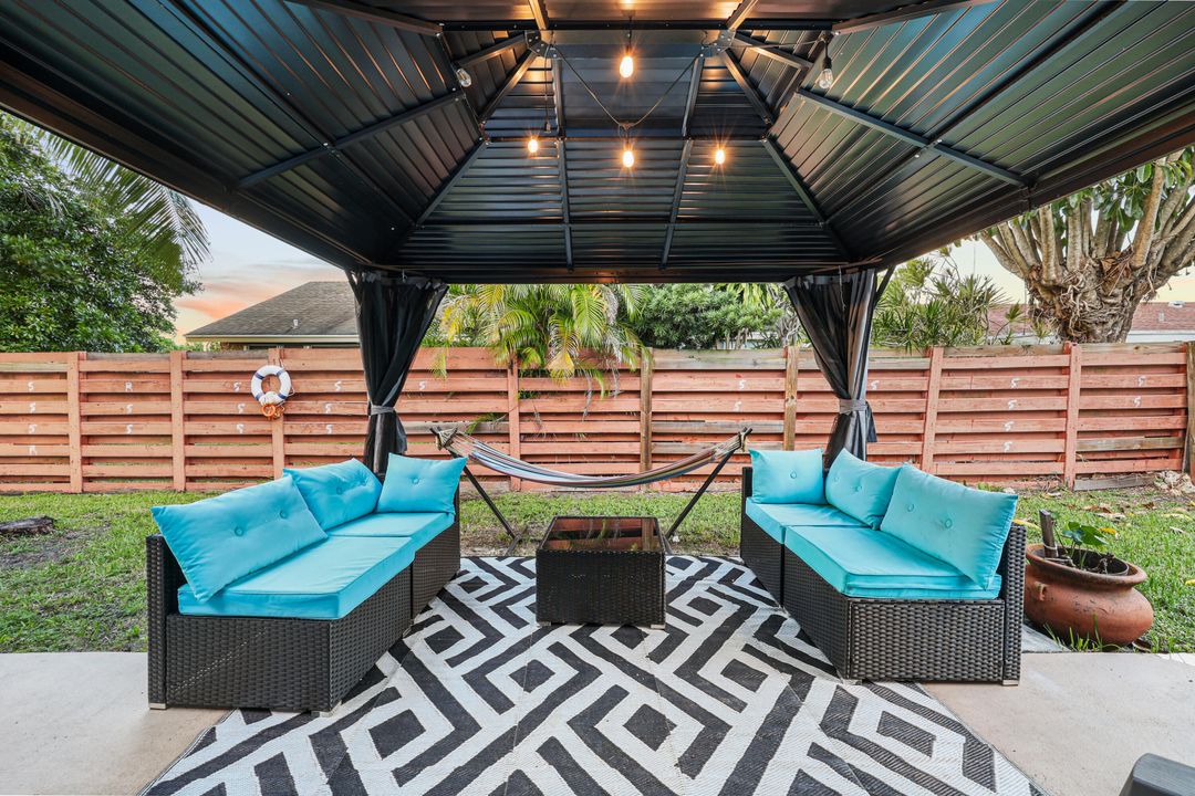 For Sale: $475,000 (3 beds, 2 baths, 1387 Square Feet)