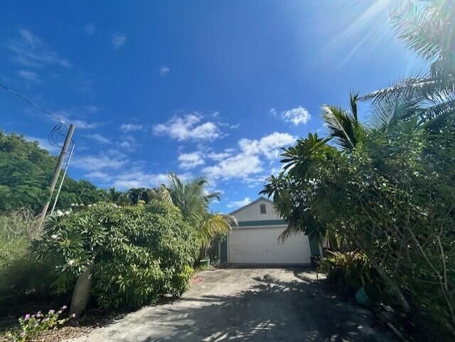 Под контрактом: $350,000 (3 спален, 2 ванн, 1044 Квадратных фут)