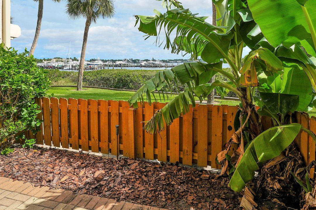 For Sale: $1,275,000 (3 beds, 3 baths, 2197 Square Feet)