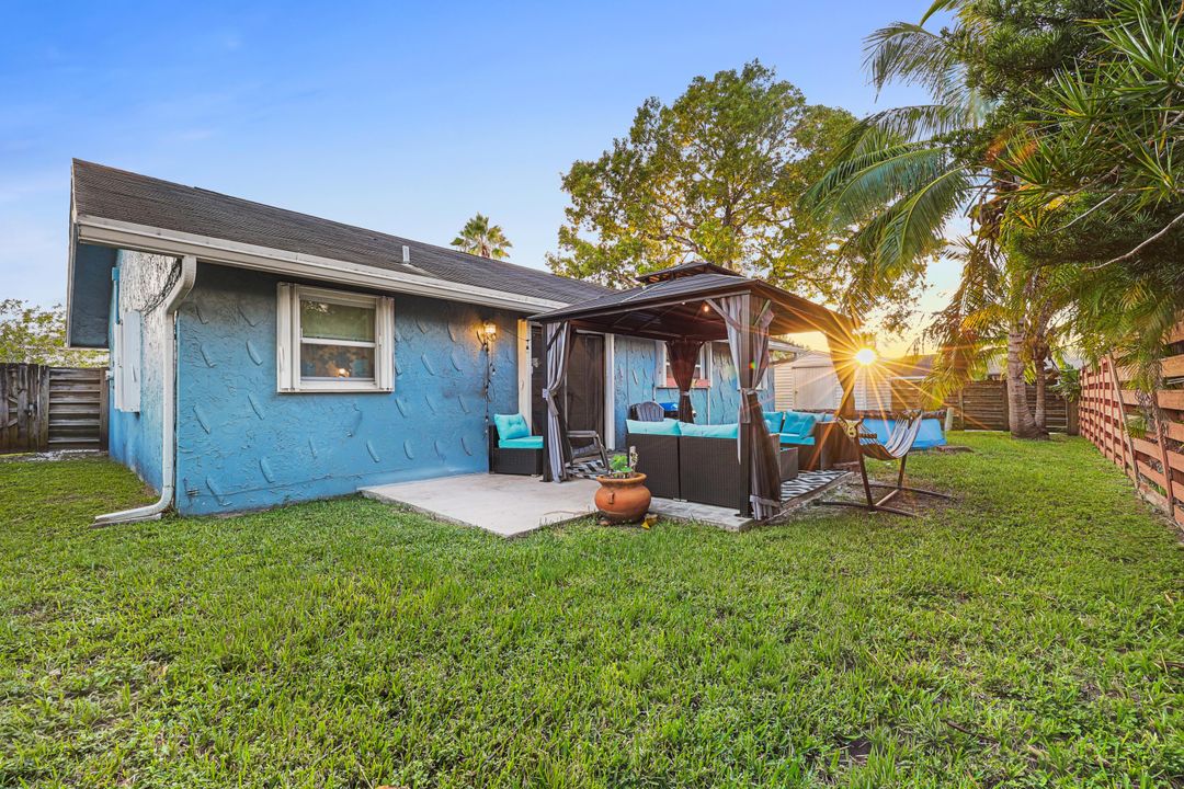 For Sale: $475,000 (3 beds, 2 baths, 1387 Square Feet)