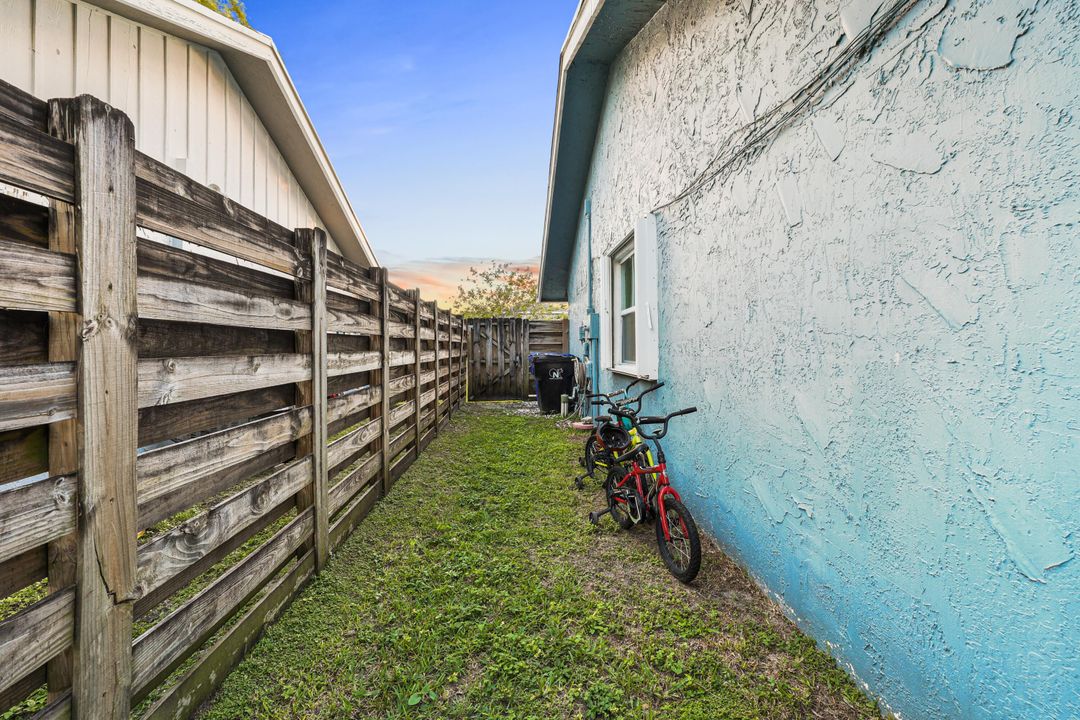 For Sale: $475,000 (3 beds, 2 baths, 1387 Square Feet)