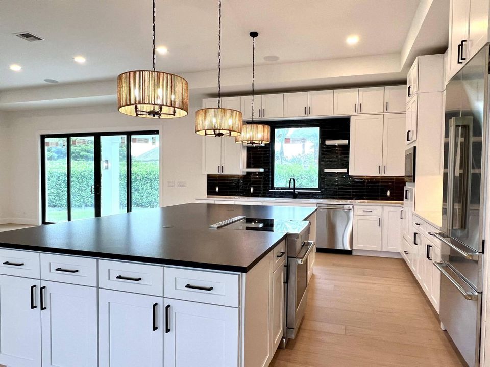 待售: $6,899,999 (4 贝兹, 4 浴室, 8000 平方英尺)