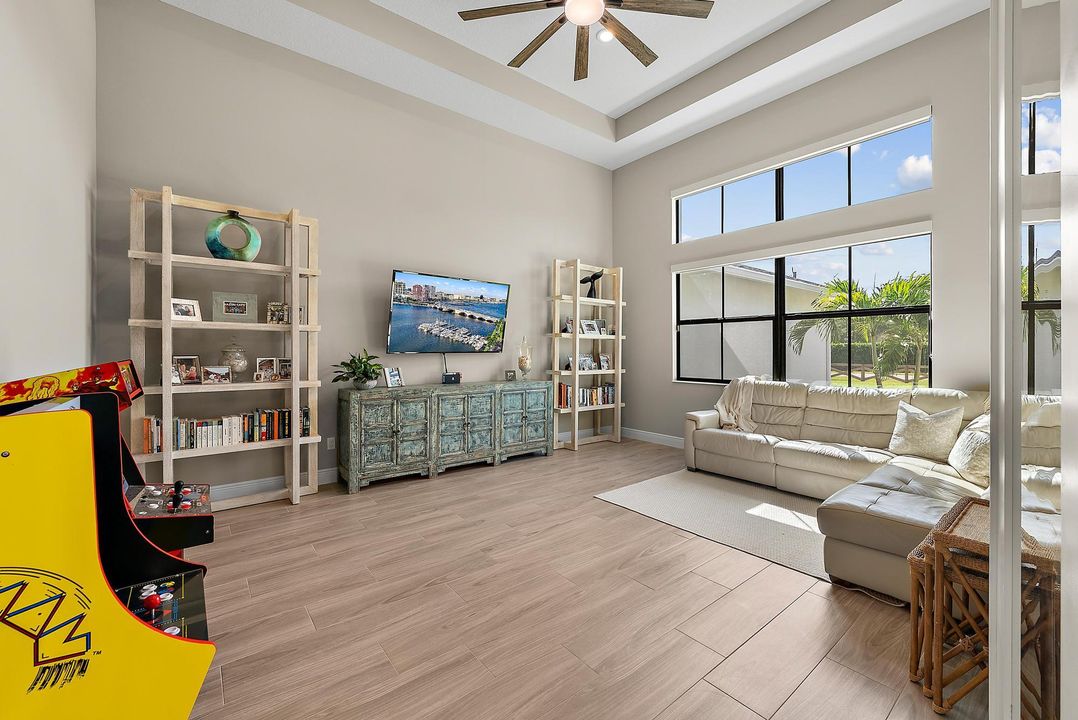 Active With Contract: $1,850,000 (5 beds, 5 baths, 4250 Square Feet)