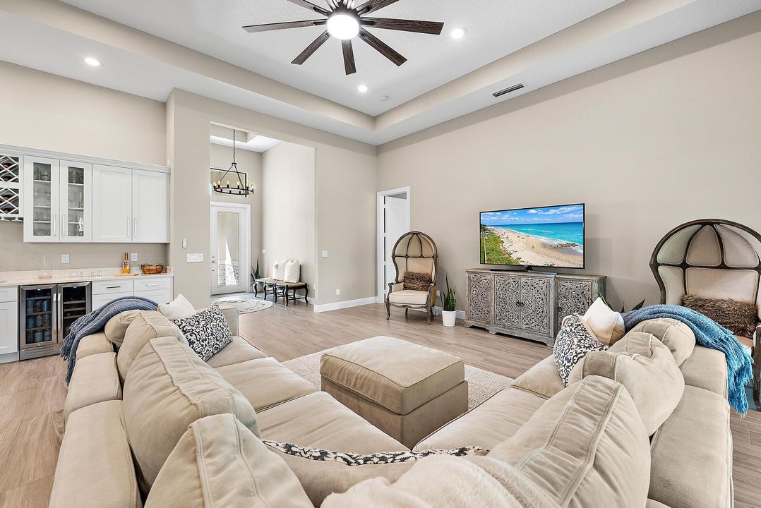 Active With Contract: $1,850,000 (5 beds, 5 baths, 4250 Square Feet)