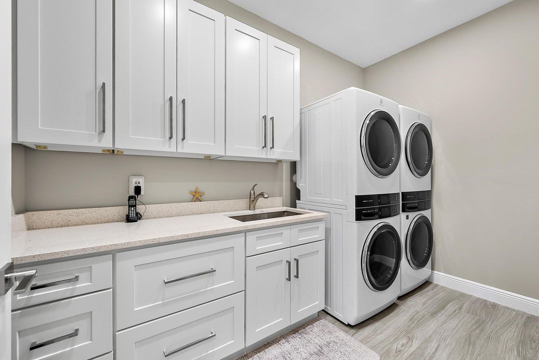 Active With Contract: $1,850,000 (5 beds, 5 baths, 4250 Square Feet)