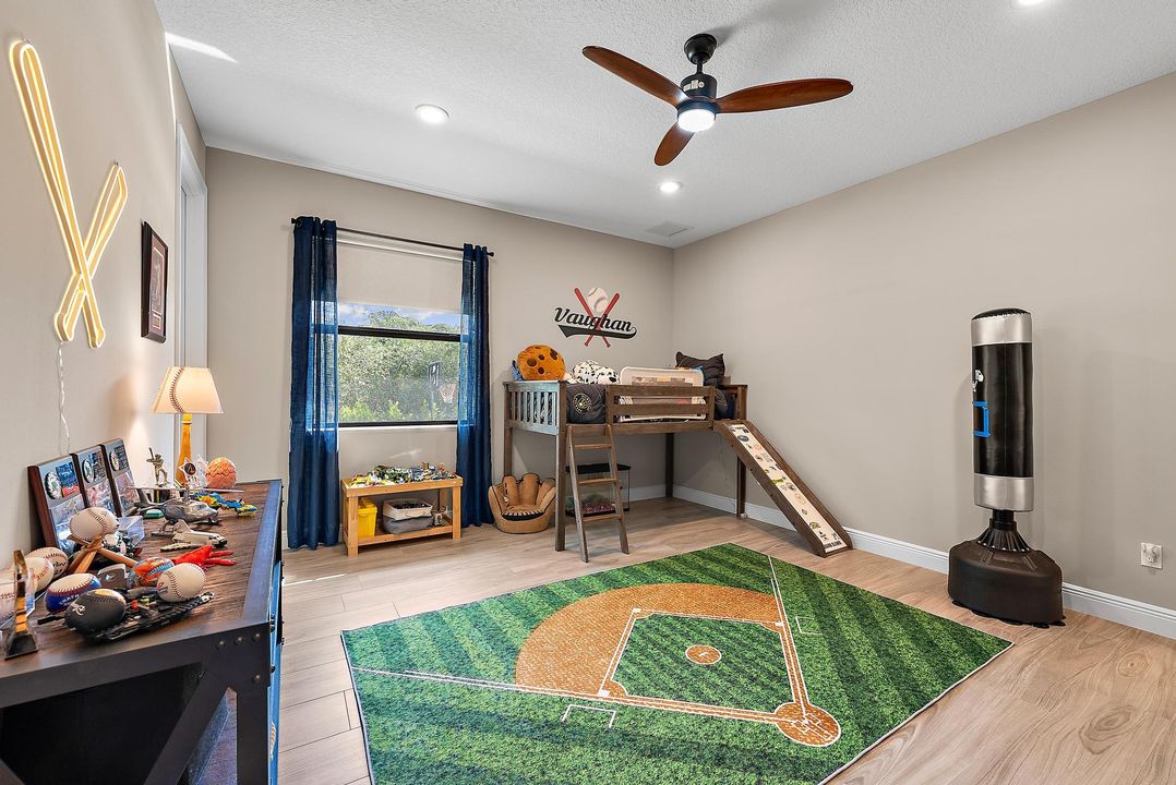 Active With Contract: $1,850,000 (5 beds, 5 baths, 4250 Square Feet)