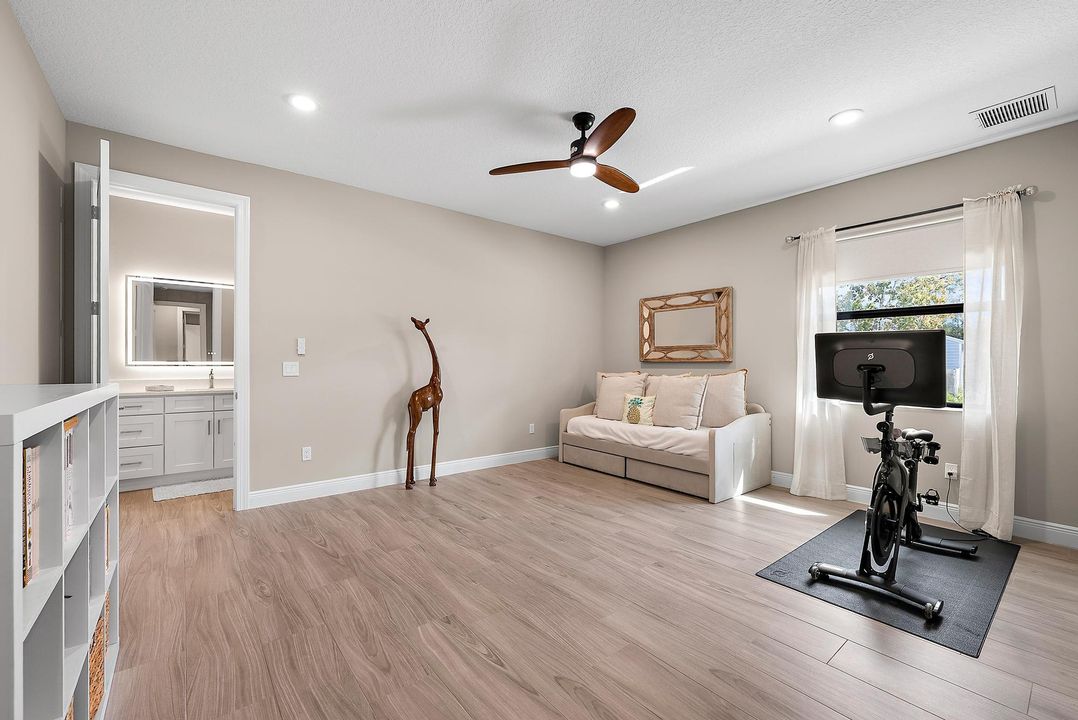 Active With Contract: $1,850,000 (5 beds, 5 baths, 4250 Square Feet)