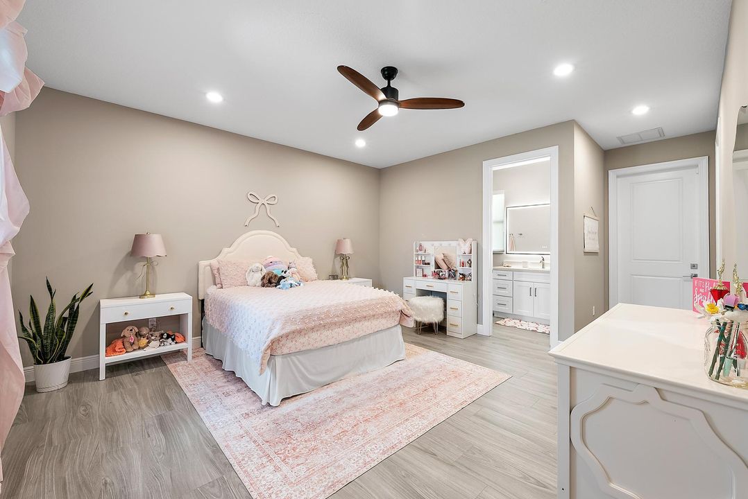 Active With Contract: $1,850,000 (5 beds, 5 baths, 4250 Square Feet)