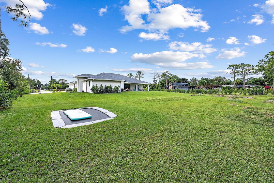 Active With Contract: $1,850,000 (5 beds, 5 baths, 4250 Square Feet)