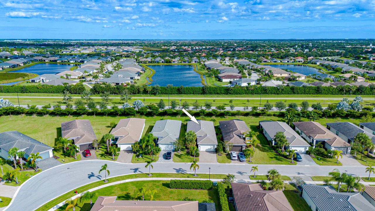 Active With Contract: $495,900 (2 beds, 2 baths, 1842 Square Feet)