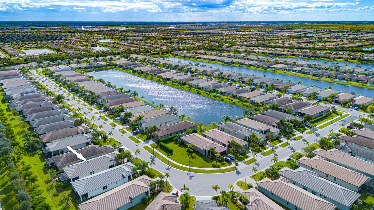 Active With Contract: $495,900 (2 beds, 2 baths, 1842 Square Feet)