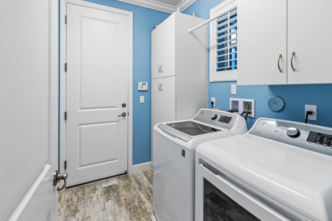 Active With Contract: $495,900 (2 beds, 2 baths, 1842 Square Feet)