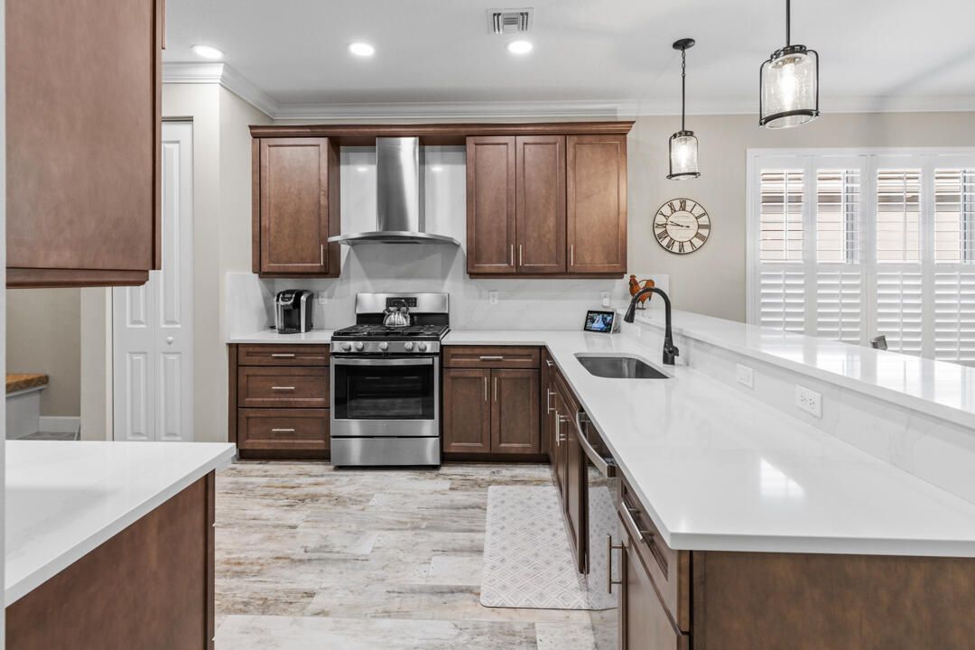 Active With Contract: $495,900 (2 beds, 2 baths, 1842 Square Feet)