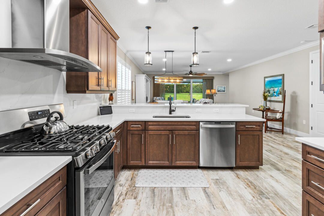 Active With Contract: $495,900 (2 beds, 2 baths, 1842 Square Feet)