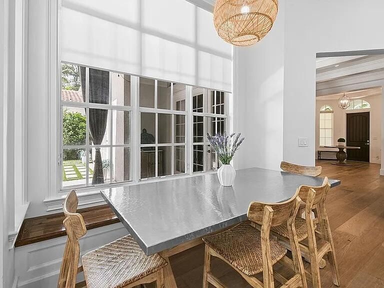 Active With Contract: $2,449,000 (6 beds, 4 baths, 4115 Square Feet)