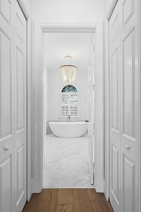 Active With Contract: $2,449,000 (6 beds, 4 baths, 4115 Square Feet)