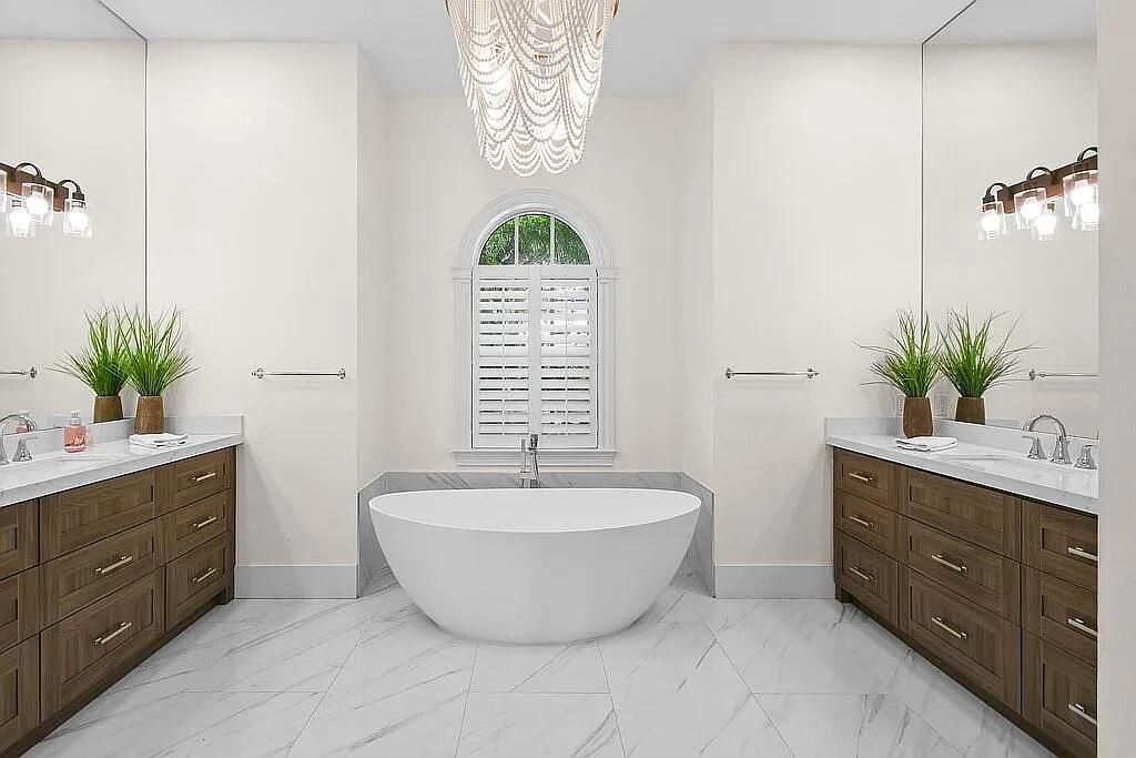 Active With Contract: $2,449,000 (6 beds, 4 baths, 4115 Square Feet)