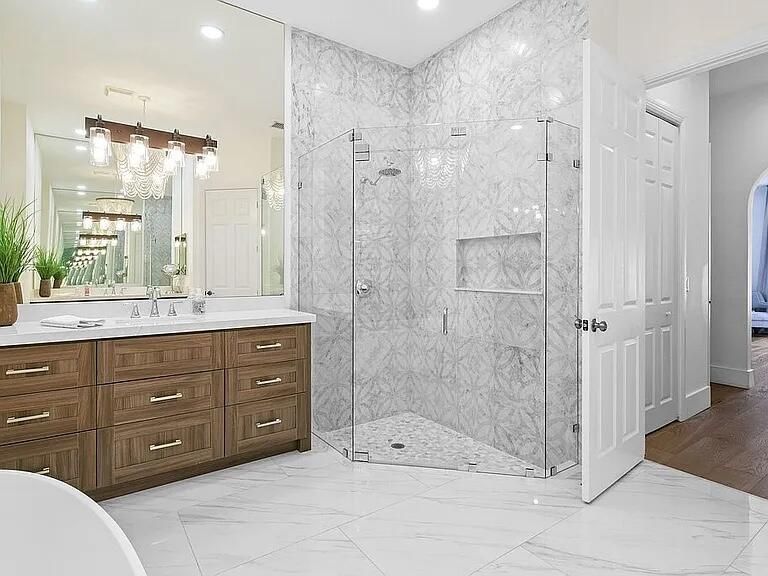 Active With Contract: $2,449,000 (6 beds, 4 baths, 4115 Square Feet)