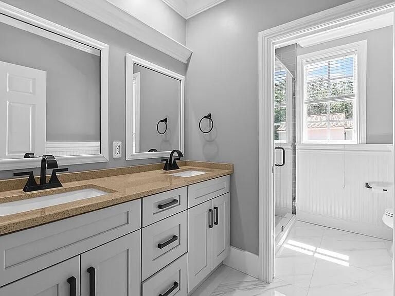 Active With Contract: $2,449,000 (6 beds, 4 baths, 4115 Square Feet)