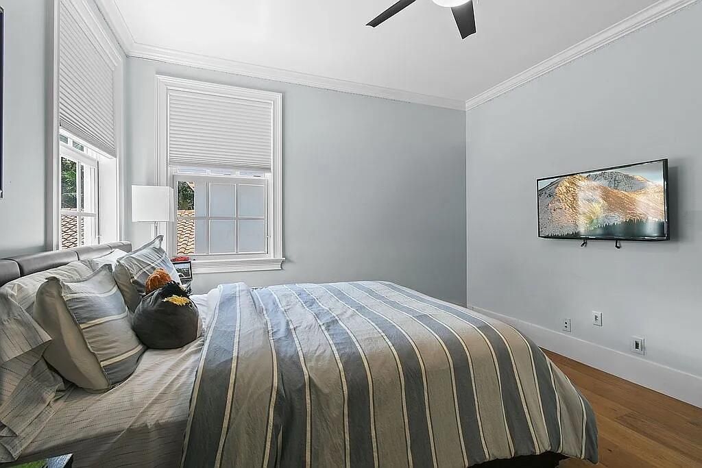 Active With Contract: $2,449,000 (6 beds, 4 baths, 4115 Square Feet)